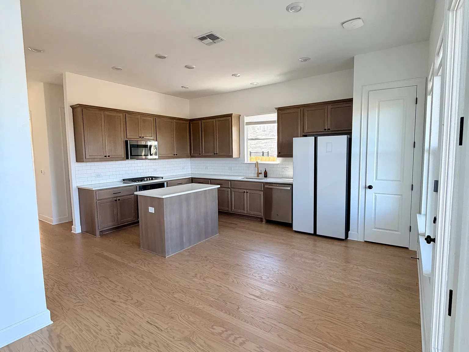 3 bed, 2.5 bath, 1863 sqft, $2,445 — Photo 1