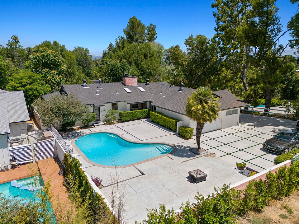 1st image of 20020 Oxnard St