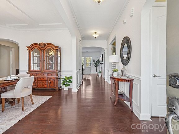 5th image of 804 Crooked River Dr