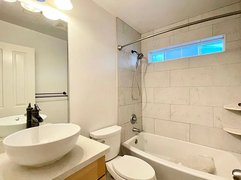 6516 34th Ave NE #B — Photo 11