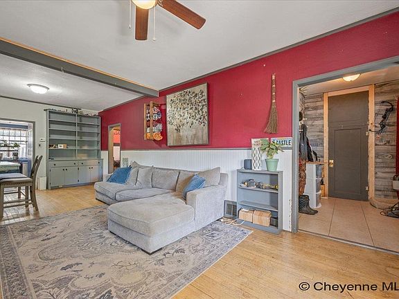 5th image of 110 E 27th St