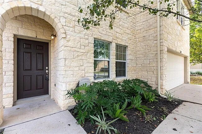 2108 Cottontail Dr — Photo 2