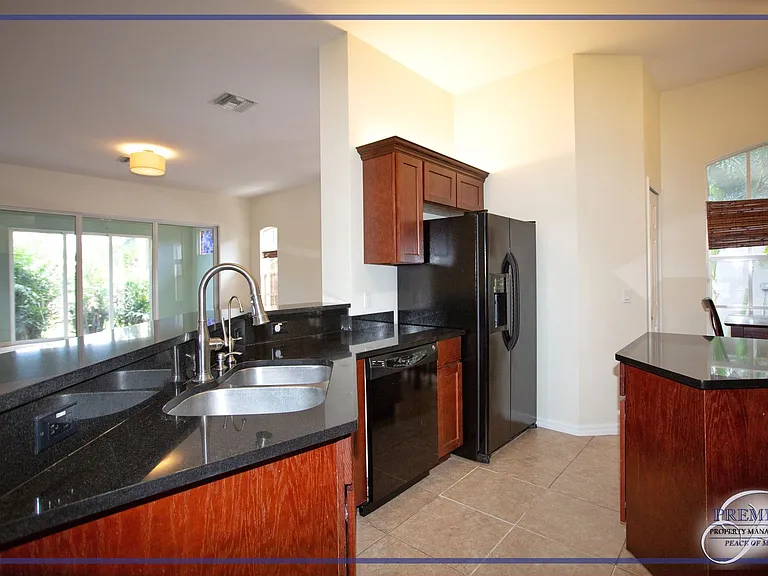3555 Poinsettia Ave — Photo 14
