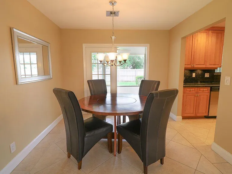73 Pine Hill Trl W — Photo 7