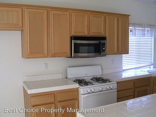 5th image of 3641 Catalina Ave