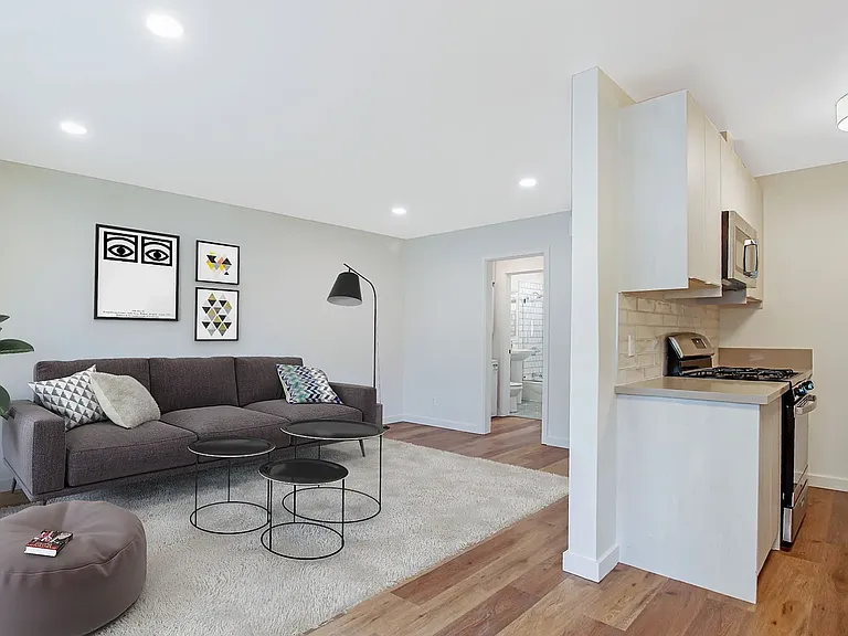 1156 N Madison Ave #7 — Photo 1