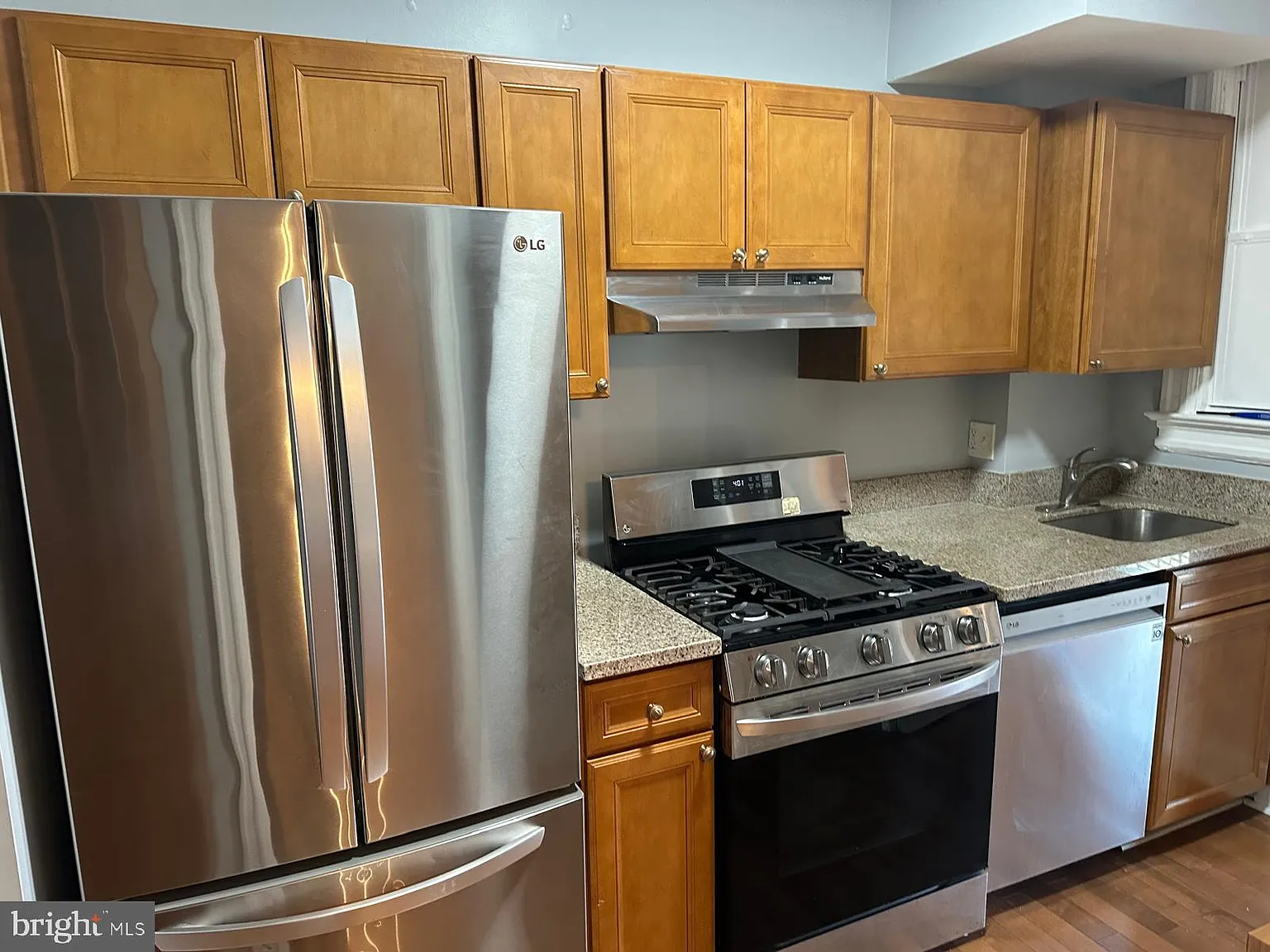 4 bed, 2.5 bath, 1686 sqft, $5,600 — Photo 3