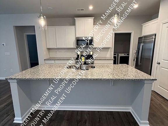 4th image of 322 Forestglade Ln