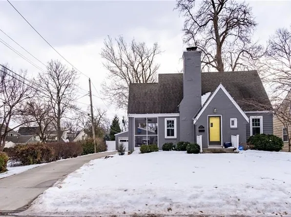 2715 W 49th Ter, Westwood, KS 66205