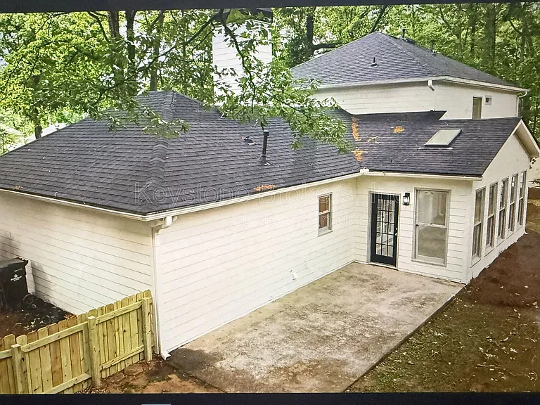 401 Vardon Way — Photo 2