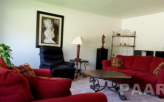 4th image of 209 Fairoaks Ct
