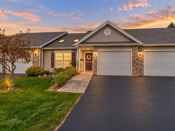218 Rayfield Cir, Webster, NY 14580