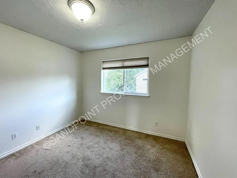 423 Louis Ln — Photo 25