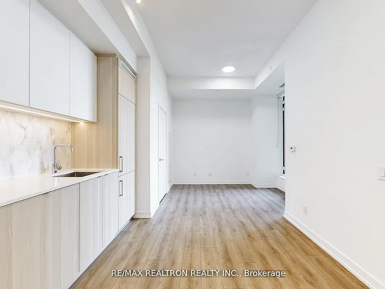 500 Dupont St #301 — Photo 15