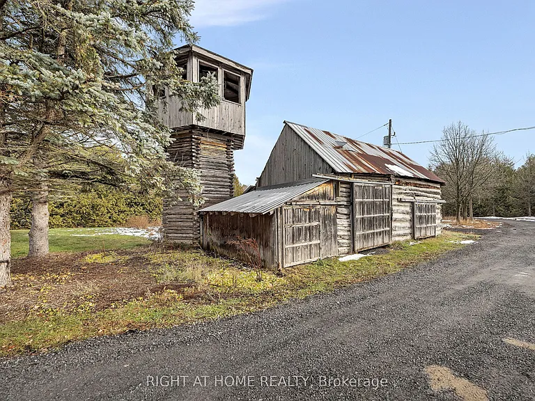 1864 Manotick Station Rd — Photo 26