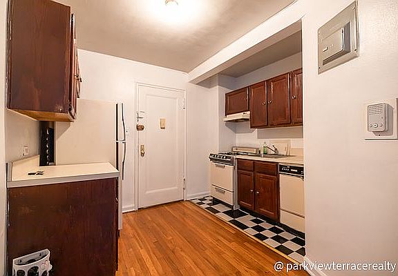 3rd image of 9040 Fort Hamilton Pkwy APT 4N