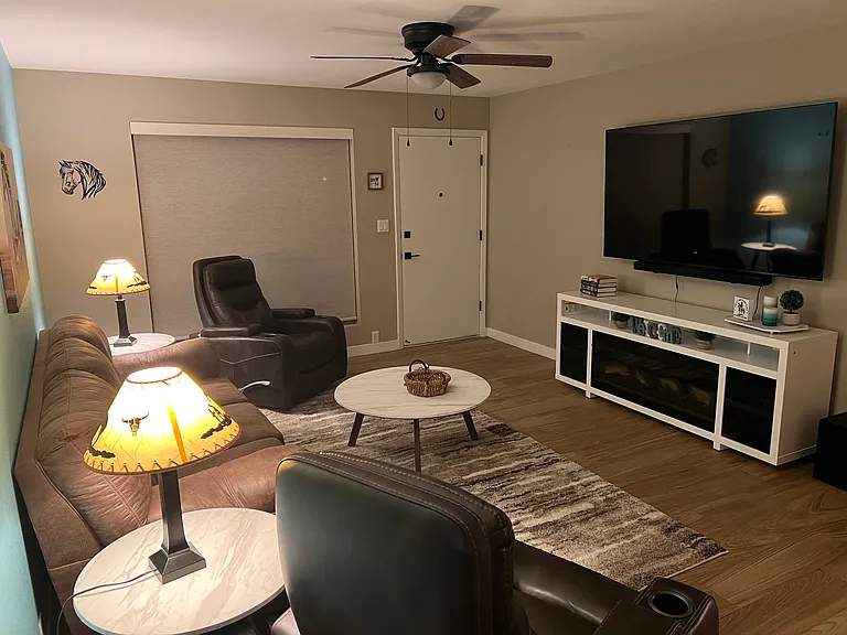 1814 W Kerry Ln — Photo 6
