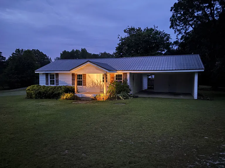 89 Bayview Dr — Photo 2
