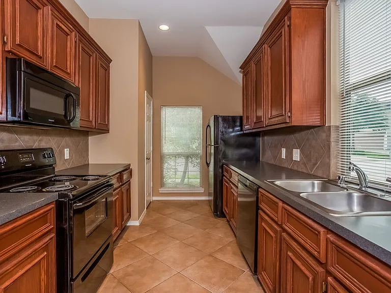 16531 Strathmore Manor Ln — Photo 7