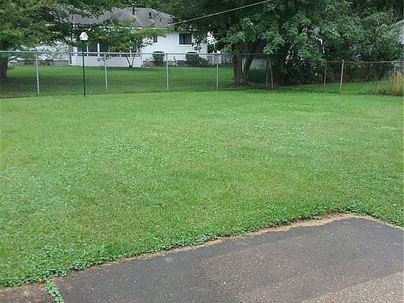 3rd image of 165 Brookvalley Dr