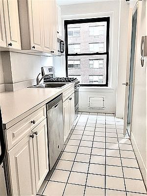 5th image of 405 E 54th St APT 12A