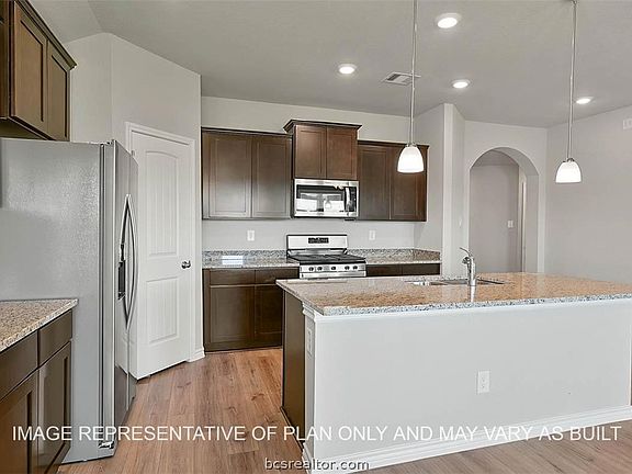 4th image of 1704 Grimes Dr