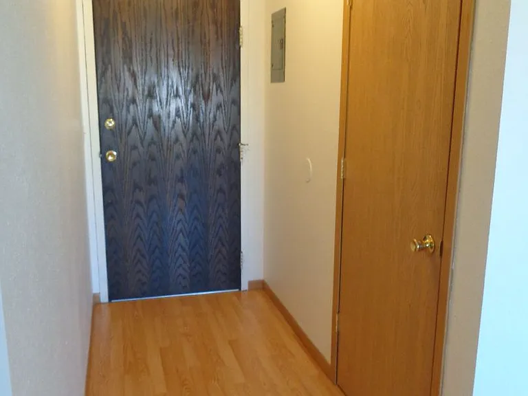 Crestwood Apartments — Photo 41