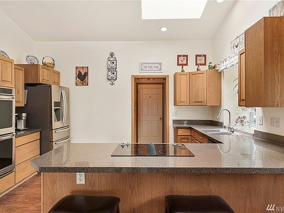 4th image of 605 66th Ave NE
