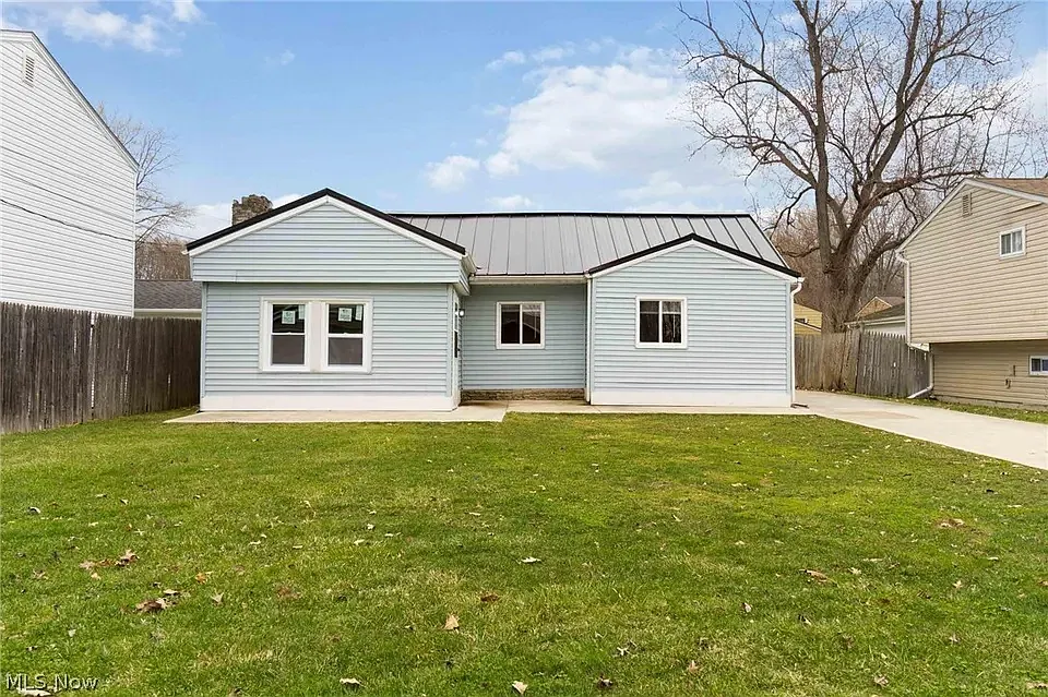 3 bed, 1160 sqft, $2,200 — Photo 3