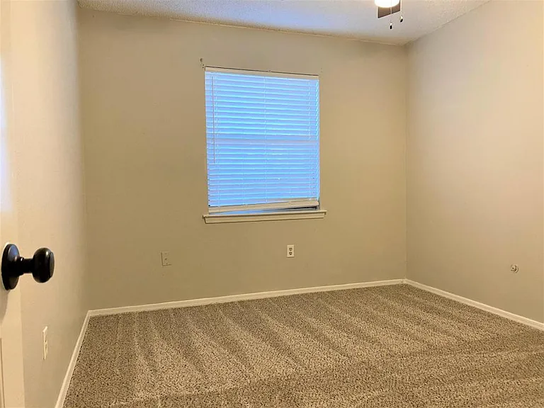 6059 Shadydale Ct — Photo 9