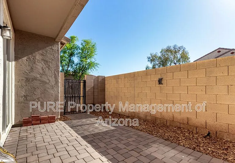 4044 E Oakland St — Photo 17