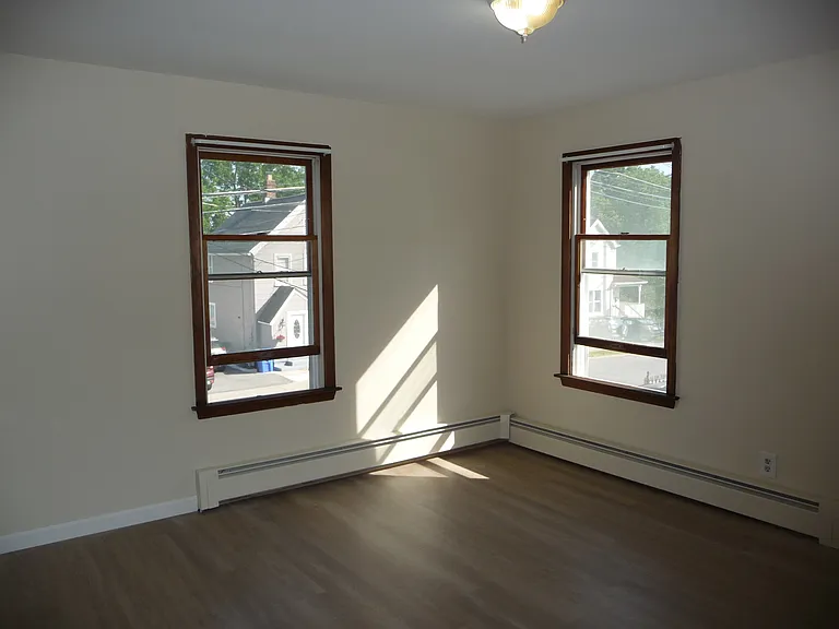 27 Oliver Ave — Photo 23