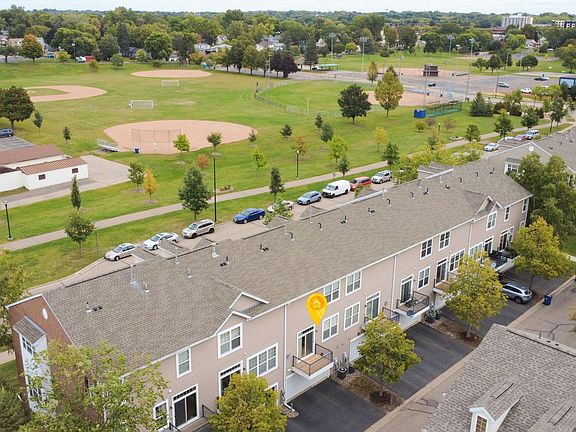 2nd image of 554 Huset Pkwy NE