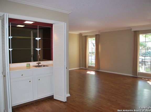 4th image of 140 Patterson Ave APT 101