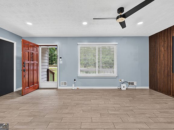 3rd image of 430 Pinehurst Dr