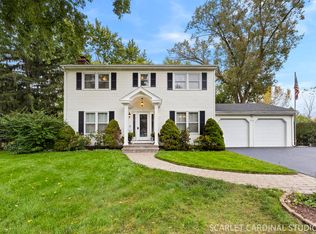 7S339 Midfield Dr, Aurora, IL 60506