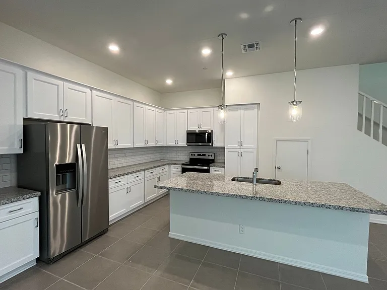 265 E Balsam Dr — Photo 13