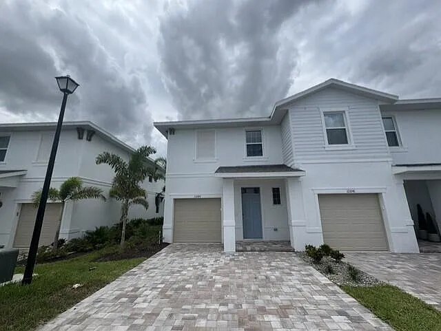 12845 SW Forli Way — Photo 2