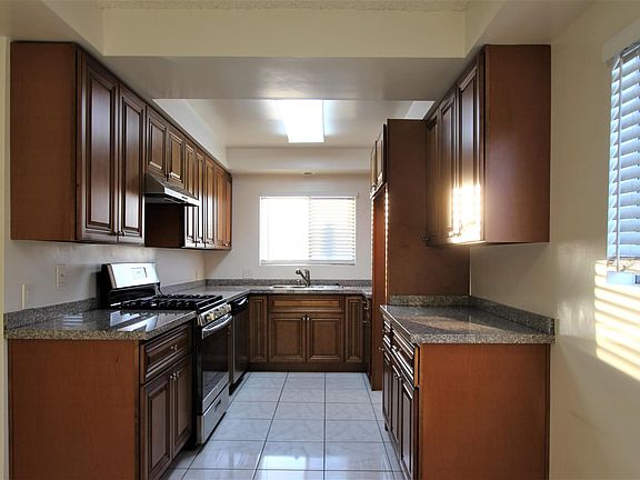 5th image of 901 N San Antonio Ave APT A