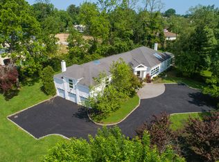 14 Split Rock Dr, Great Neck, NY 11024