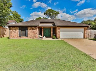 1 Shallowbrook St, Angleton, TX 77515