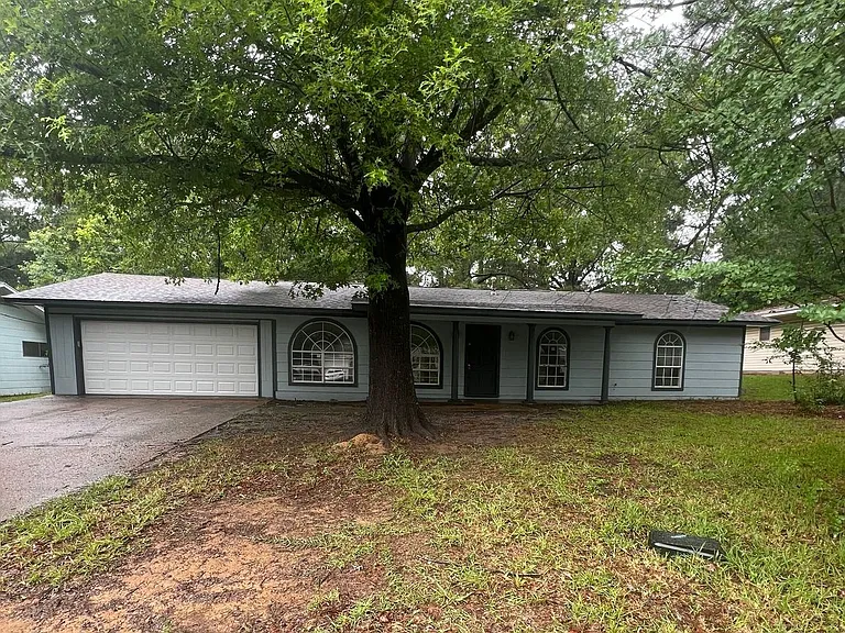 1222 Deerfield Ln — Photo 1