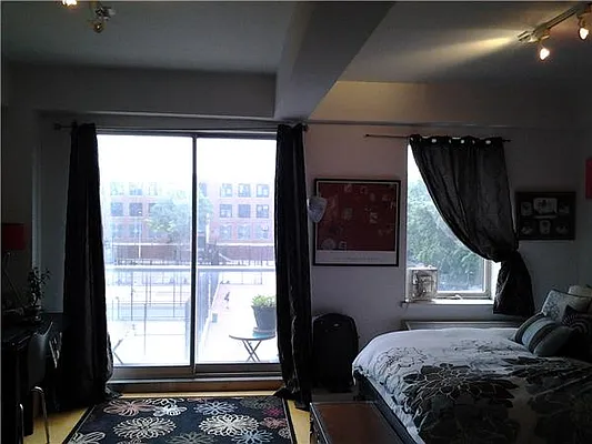 Sold by R New York | media 21