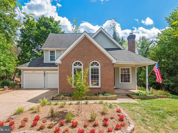 3220 Kinross Cir, Herndon, VA 20171