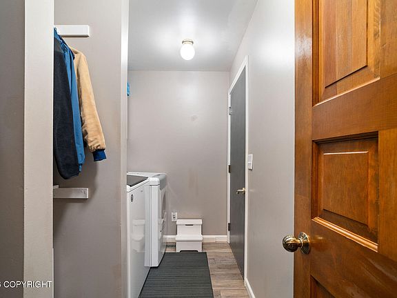 5th image of 9502 Dinaaka Cir