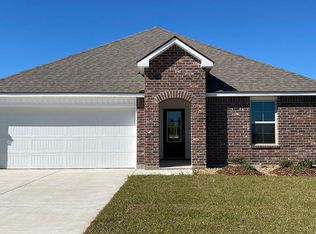 127 Lake Ridge Dr, Broussard, LA 70518