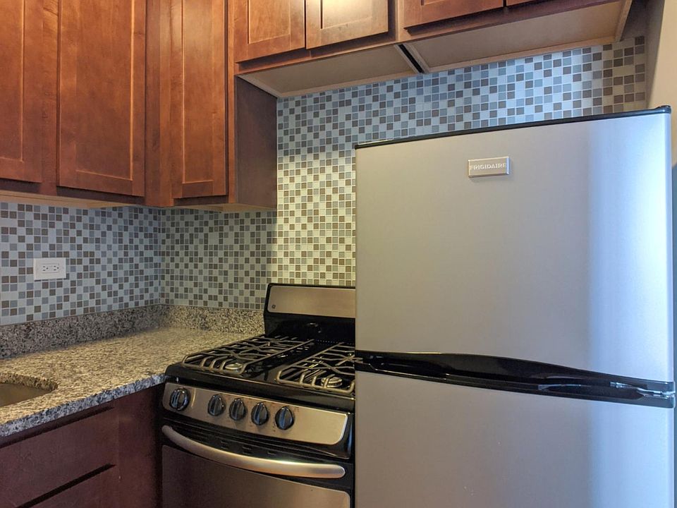 1st image of 556 W Arlington Pl #511RA