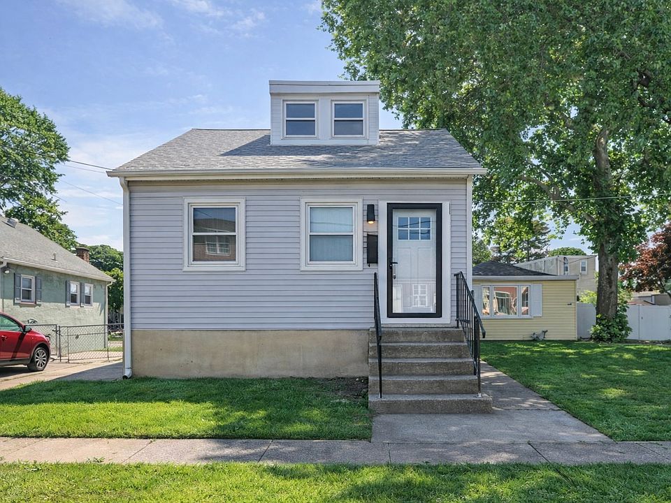 1st image of 230 Carre Ave