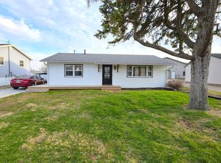 1426 Davenport St, Le Claire, IA 52753
