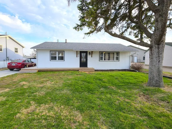 1426 Davenport St, Le Claire, IA 52753